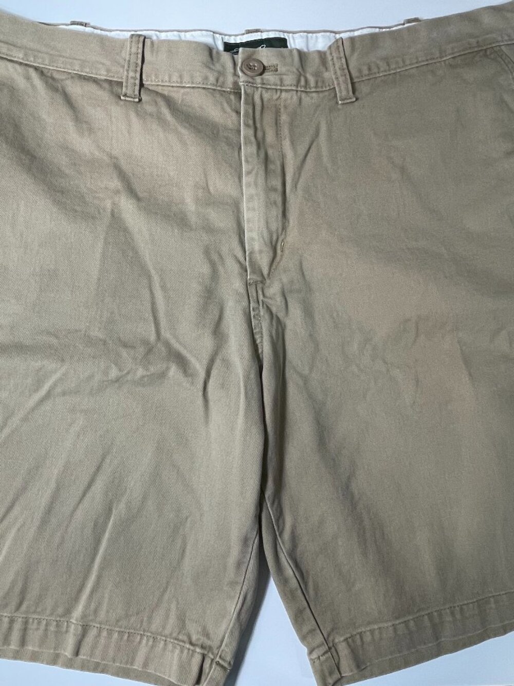 Eddie Bauer Men’s Khaki Flat Front Shorts Size 42 Cotton Excellent Condition